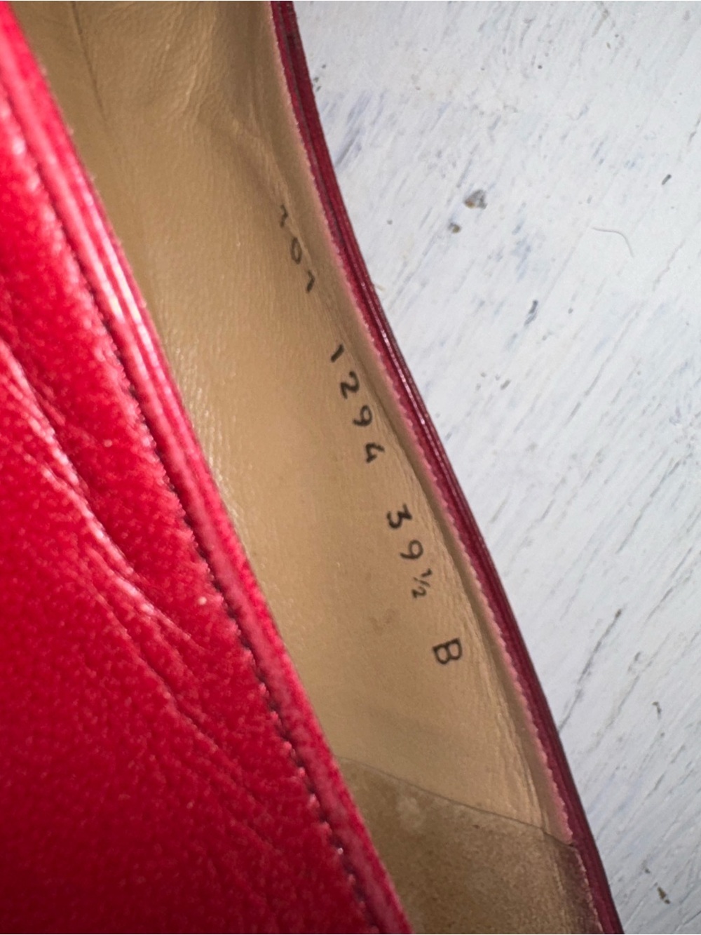 Gucci Red Leather Pointed-Toe Flats - Picture 4 of 8